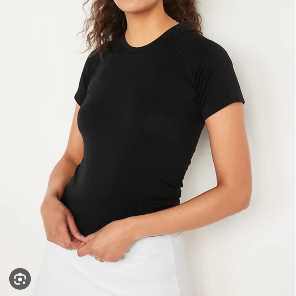 Old Navy Fitted Seamless Performance T-Shirt